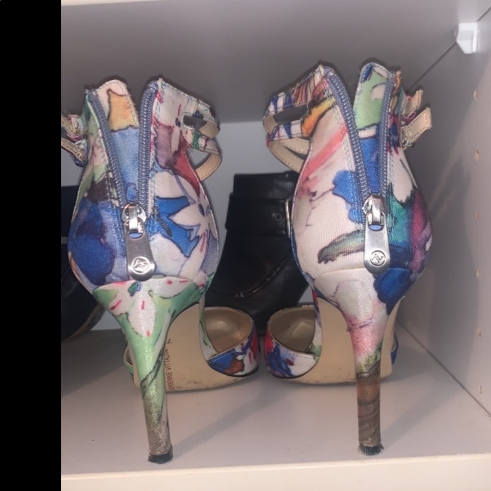 Adrienne Vittadini Size 7 1/2. Multicolored Heels.